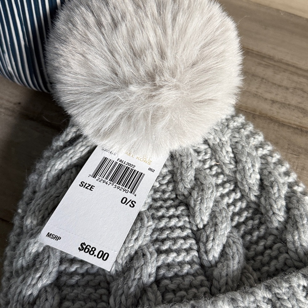 Michael Kors winter hat - Picture 3 of 4